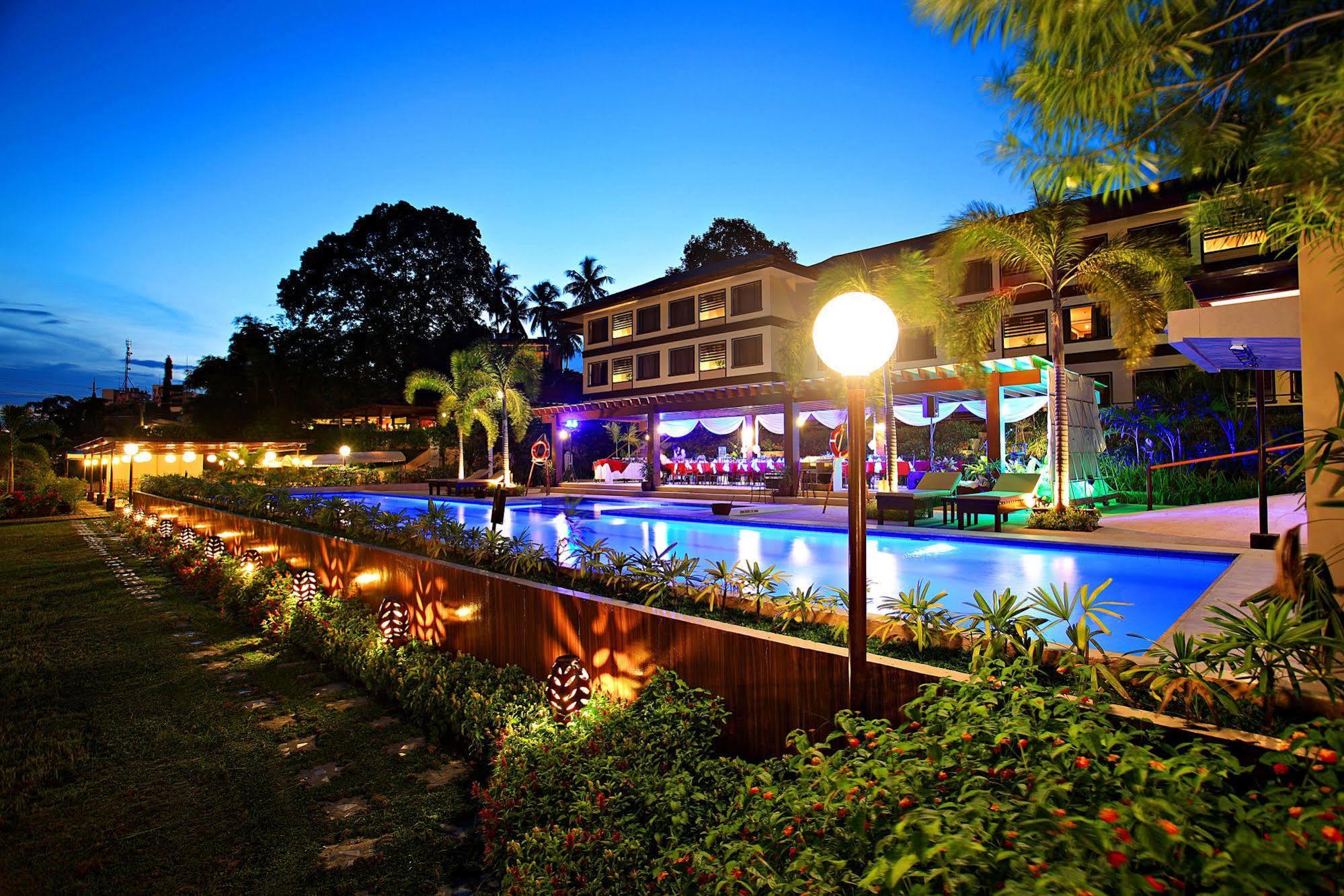 Hotel Tropika Davao City Kültér fotó